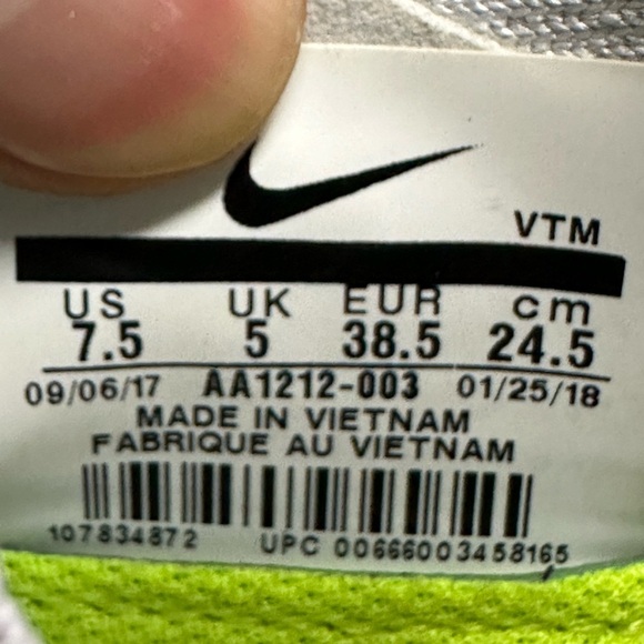 Nike Size 7.5 - Picture 3 of 6